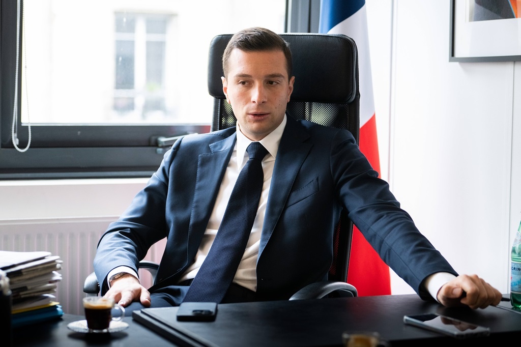 Un tremblement politique inédit : Bardella et Mélenchon en lisière du second tour de la présidentielle française 2027