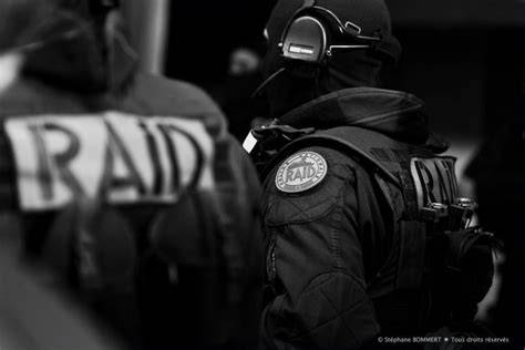 Sion en alerte : un raid explosif déclenche une enquête nationale
