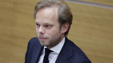 Un risque constitutionnel imminent : trois sénateurs alertent sur une entité illégale pour sanctionner les citoyens