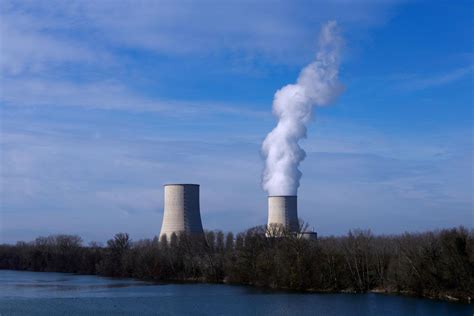 La Suisse rompt avec son passé énergétique : Le nucléaire revient après dix ans de réflexion